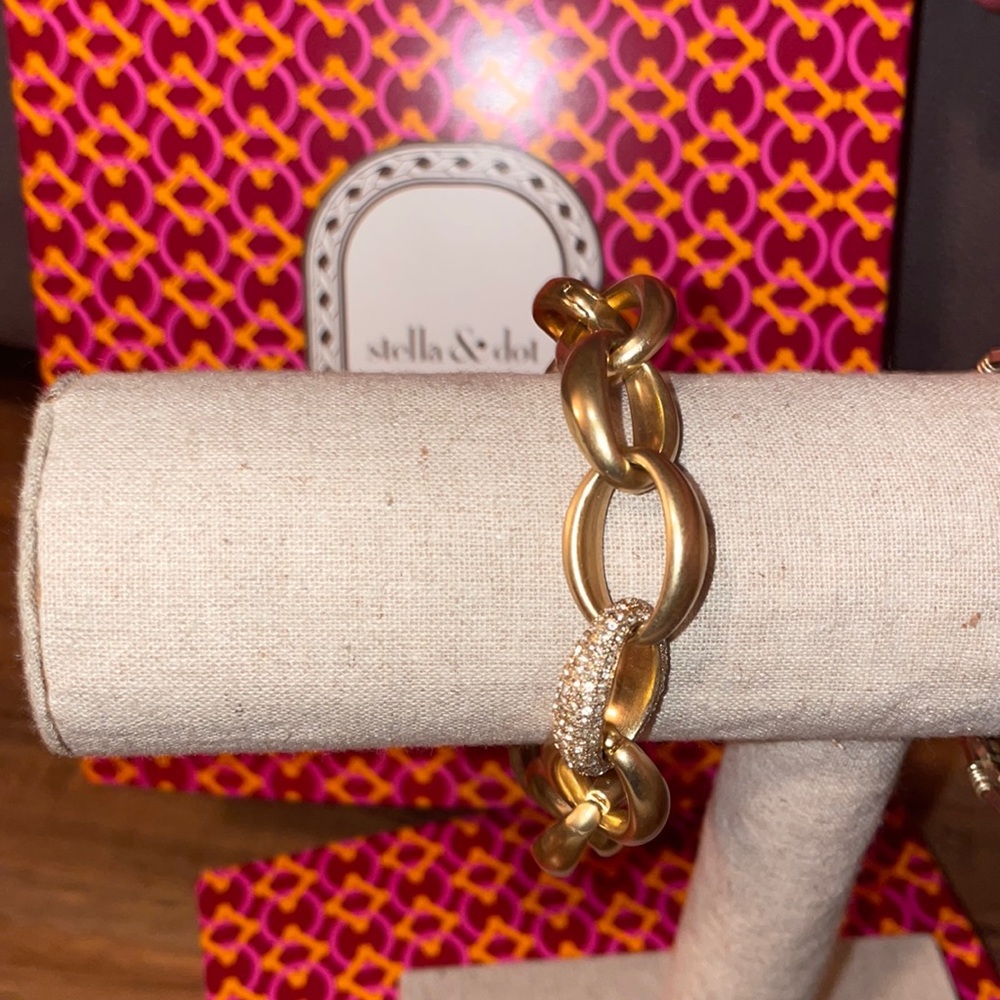 Stella & Dot gold chain bracelet